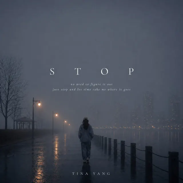 單曲〈Stop〉封面：霧中河堤路燈下的背影